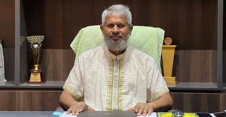 ‘সাংবাদিকদের টাকা-পয়সা ও মোবাইল দেয় শিক্ষকরা’- বিতর্কিত মন্তব্য কুবি উপাচার্যের